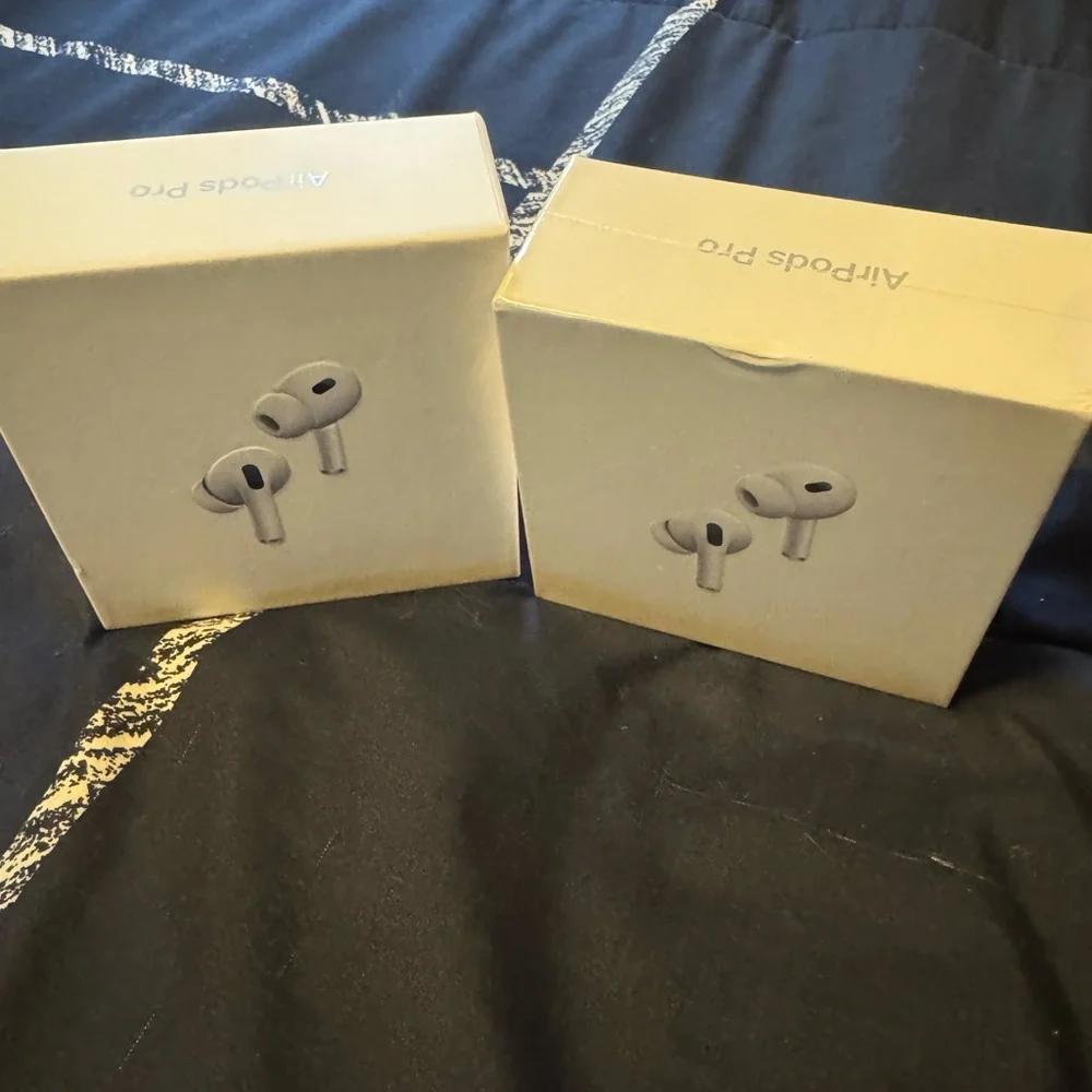 Apple White Wireless Earbuds with Accessories